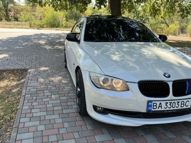Белый БМВ 3 Серия, объемом двигателя 3 л и пробегом 157 тыс. км за 9800 $, фото 4 на Automoto.ua