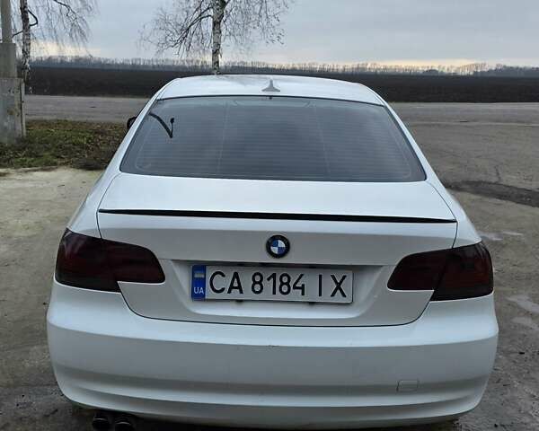 Белый БМВ 3 Серия, объемом двигателя 3 л и пробегом 111 тыс. км за 13600 $, фото 6 на Automoto.ua