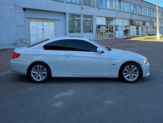 Белый БМВ 3 Серия, объемом двигателя 3 л и пробегом 208 тыс. км за 10800 $, фото 4 на Automoto.ua