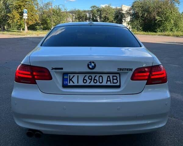 Белый БМВ 3 Серия, объемом двигателя 3 л и пробегом 208 тыс. км за 10800 $, фото 6 на Automoto.ua