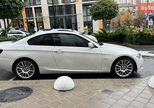 Белый БМВ 3 Серия, объемом двигателя 2.98 л и пробегом 165 тыс. км за 11000 $, фото 1 на Automoto.ua