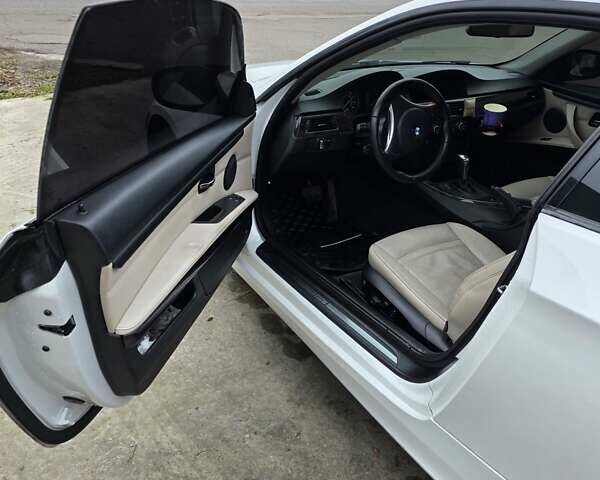 Белый БМВ 3 Серия, объемом двигателя 3 л и пробегом 111 тыс. км за 13600 $, фото 24 на Automoto.ua