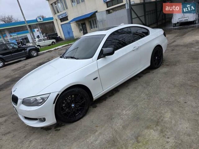 Белый БМВ 3 Серия, объемом двигателя 3 л и пробегом 111 тыс. км за 13600 $, фото 1 на Automoto.ua