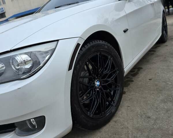 Белый БМВ 3 Серия, объемом двигателя 3 л и пробегом 111 тыс. км за 13600 $, фото 7 на Automoto.ua