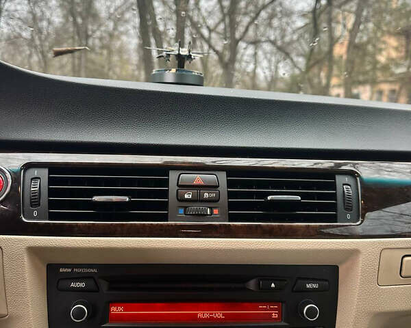 Белый БМВ 3 Серия, объемом двигателя 3 л и пробегом 135 тыс. км за 9999 $, фото 10 на Automoto.ua