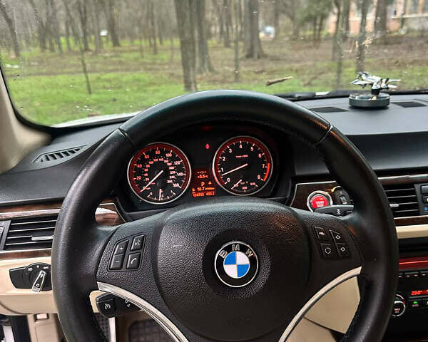 Белый БМВ 3 Серия, объемом двигателя 3 л и пробегом 135 тыс. км за 9999 $, фото 8 на Automoto.ua