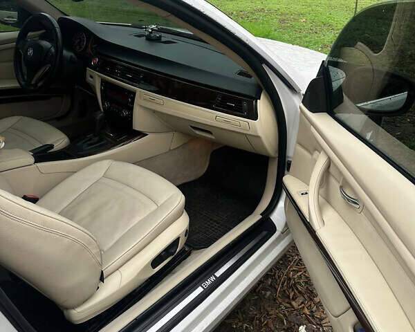 Белый БМВ 3 Серия, объемом двигателя 3 л и пробегом 135 тыс. км за 9999 $, фото 7 на Automoto.ua