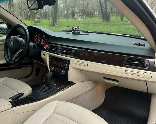 Белый БМВ 3 Серия, объемом двигателя 3 л и пробегом 135 тыс. км за 9999 $, фото 11 на Automoto.ua