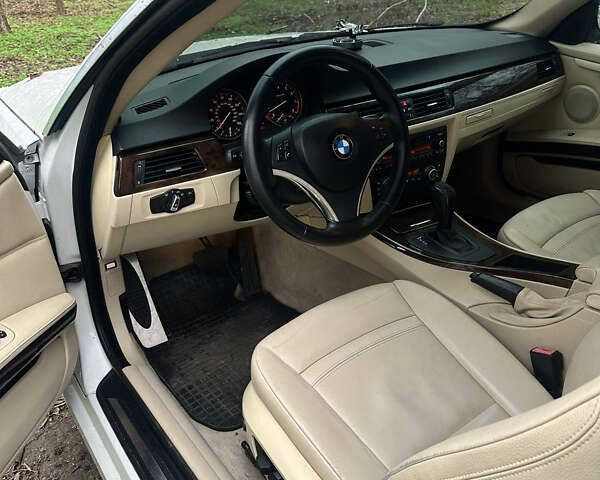 Белый БМВ 3 Серия, объемом двигателя 3 л и пробегом 135 тыс. км за 9999 $, фото 5 на Automoto.ua