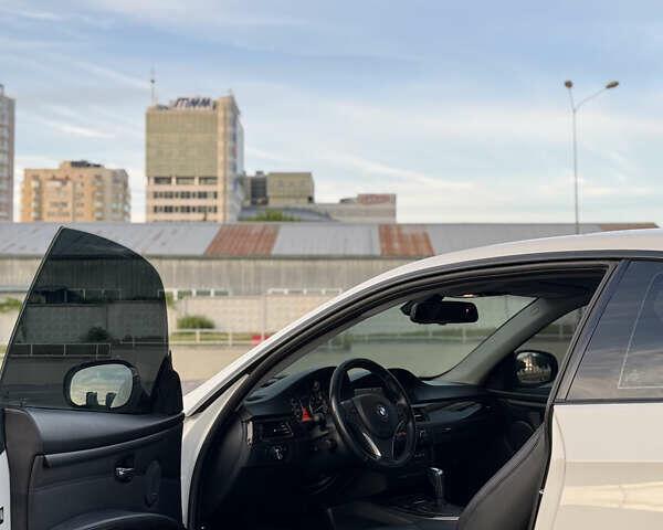 Білий БМВ 3 Серія, об'ємом двигуна 3 л та пробігом 159 тис. км за 12100 $, фото 13 на Automoto.ua