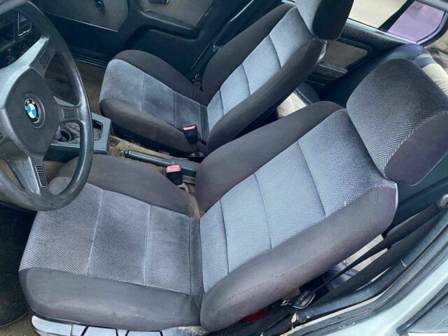 Белый БМВ 3 Серия, объемом двигателя 2.5 л и пробегом 340 тыс. км за 1400 $, фото 12 на Automoto.ua