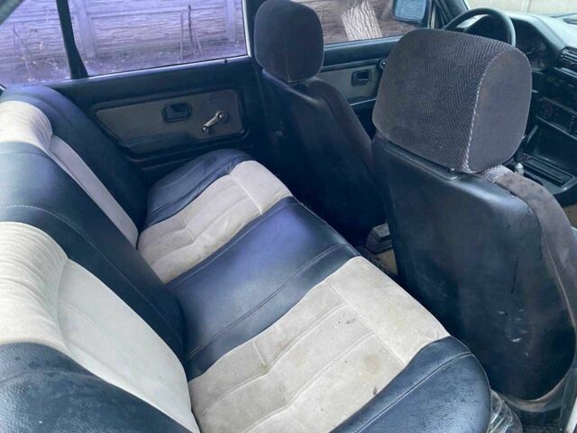 Белый БМВ 3 Серия, объемом двигателя 2.5 л и пробегом 340 тыс. км за 1400 $, фото 13 на Automoto.ua