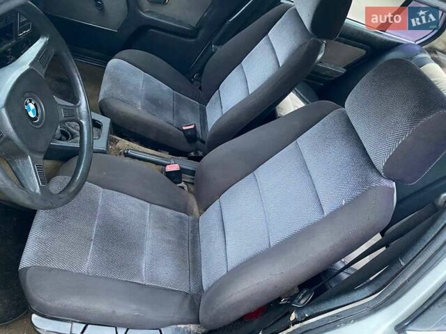 Белый БМВ 3 Серия, объемом двигателя 2.5 л и пробегом 300 тыс. км за 1400 $, фото 19 на Automoto.ua