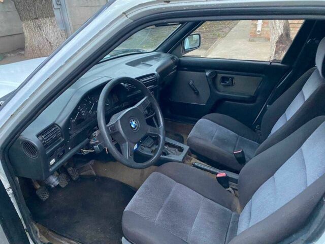 Белый БМВ 3 Серия, объемом двигателя 2.5 л и пробегом 340 тыс. км за 1400 $, фото 10 на Automoto.ua