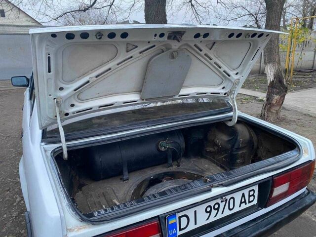 Белый БМВ 3 Серия, объемом двигателя 2.5 л и пробегом 340 тыс. км за 1400 $, фото 17 на Automoto.ua