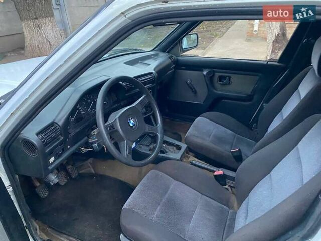 Белый БМВ 3 Серия, объемом двигателя 2.5 л и пробегом 300 тыс. км за 1400 $, фото 16 на Automoto.ua