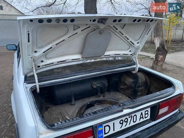 Белый БМВ 3 Серия, объемом двигателя 2.5 л и пробегом 300 тыс. км за 1400 $, фото 23 на Automoto.ua