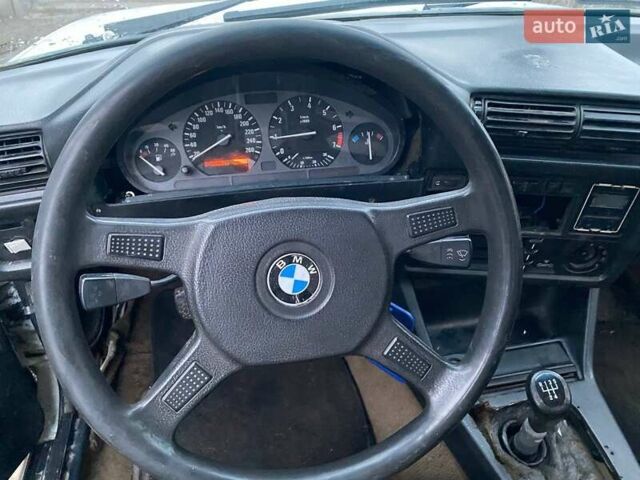 Белый БМВ 3 Серия, объемом двигателя 2.5 л и пробегом 300 тыс. км за 1400 $, фото 18 на Automoto.ua