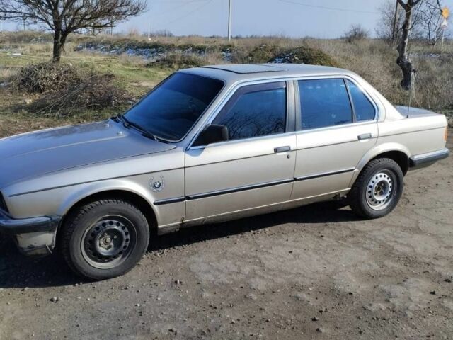 Белый БМВ 3 Серия, объемом двигателя 1.8 л и пробегом 400 тыс. км за 999 $, фото 1 на Automoto.ua