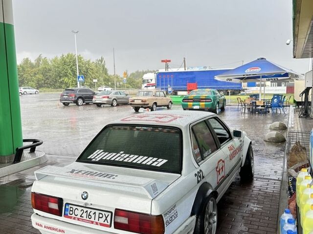 Білий БМВ 3 Серія, об'ємом двигуна 2 л та пробігом 999 тис. км за 5500 $, фото 4 на Automoto.ua