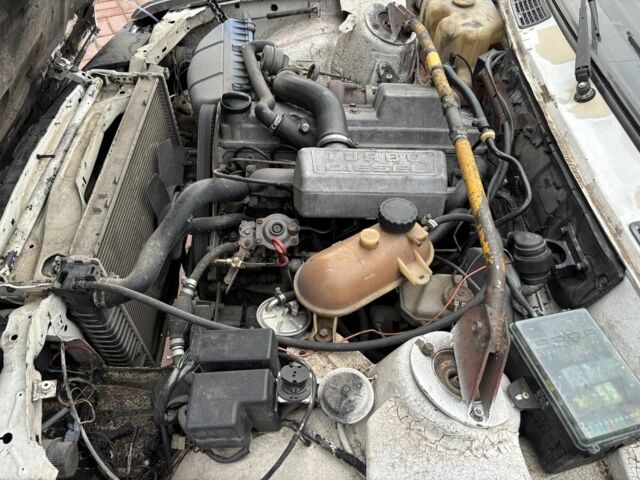 Белый БМВ 3 Серия, объемом двигателя 2.4 л и пробегом 300 тыс. км за 1250 $, фото 18 на Automoto.ua