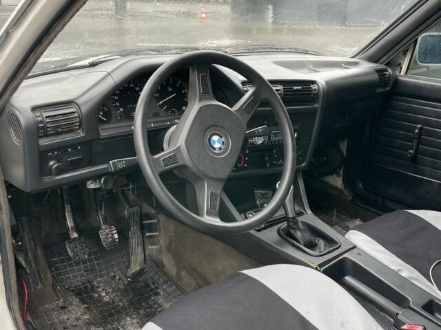 Белый БМВ 3 Серия, объемом двигателя 1.8 л и пробегом 287 тыс. км за 1499 $, фото 4 на Automoto.ua