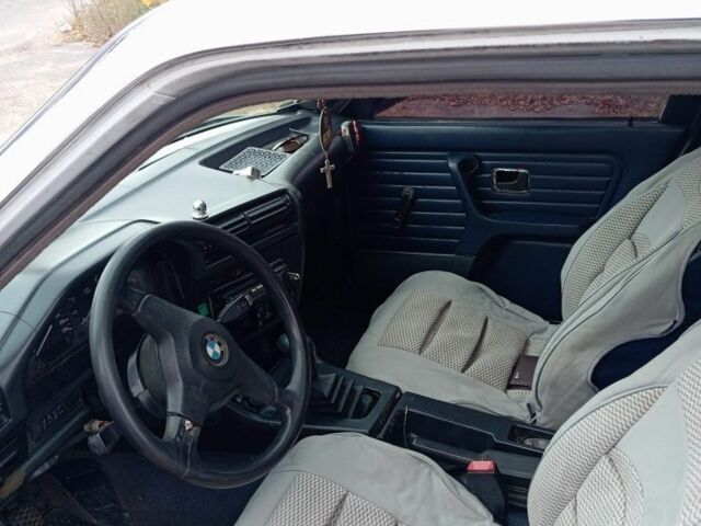 Білий БМВ 3 Серія, об'ємом двигуна 1.6 л та пробігом 250 тис. км за 1487 $, фото 9 на Automoto.ua