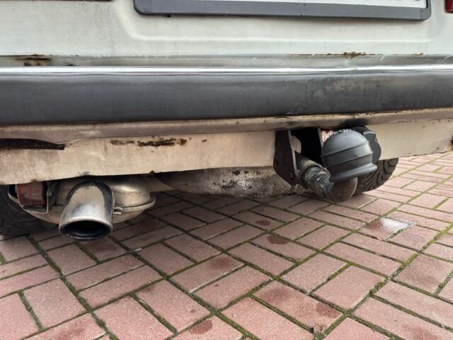 Белый БМВ 3 Серия, объемом двигателя 2.4 л и пробегом 300 тыс. км за 1250 $, фото 23 на Automoto.ua