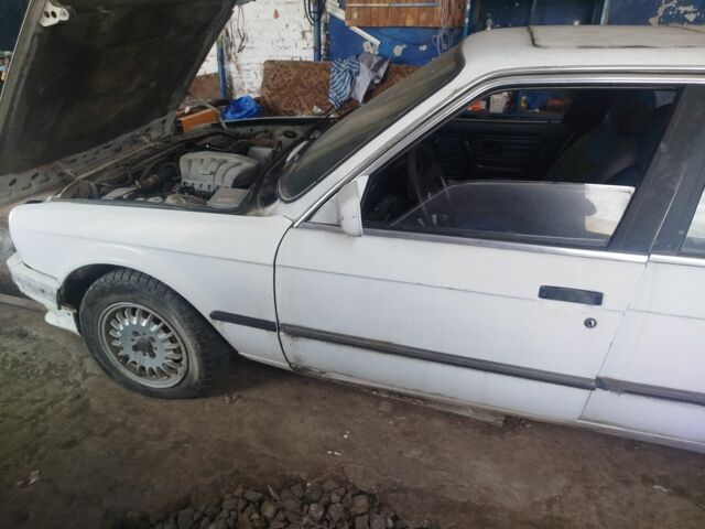 Белый БМВ 3 Серия, объемом двигателя 0 л и пробегом 486 тыс. км за 950 $, фото 3 на Automoto.ua