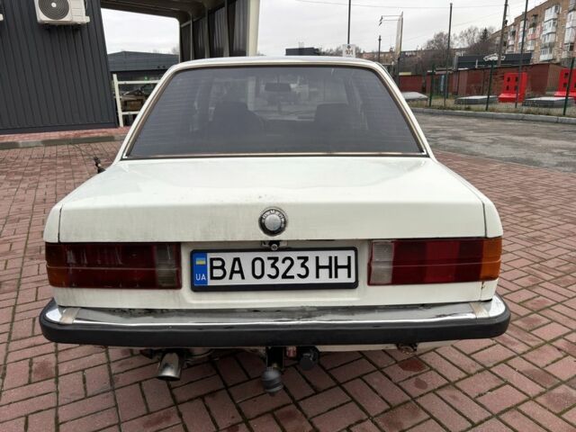 Белый БМВ 3 Серия, объемом двигателя 2.4 л и пробегом 300 тыс. км за 1250 $, фото 4 на Automoto.ua