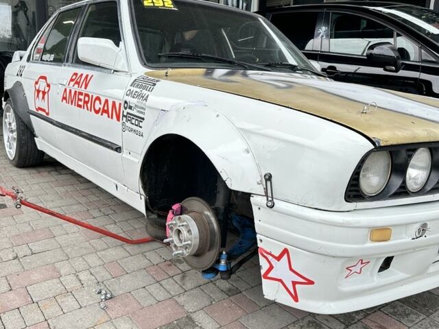 Білий БМВ 3 Серія, об'ємом двигуна 2 л та пробігом 999 тис. км за 5500 $, фото 6 на Automoto.ua