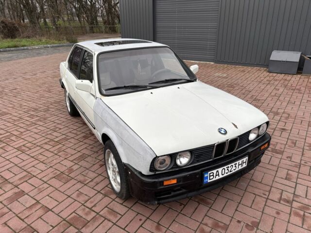 Белый БМВ 3 Серия, объемом двигателя 2.4 л и пробегом 300 тыс. км за 1250 $, фото 9 на Automoto.ua