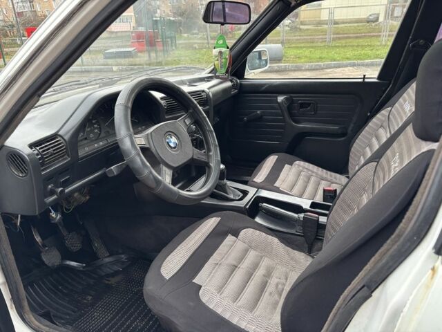 Белый БМВ 3 Серия, объемом двигателя 2.4 л и пробегом 300 тыс. км за 1250 $, фото 13 на Automoto.ua