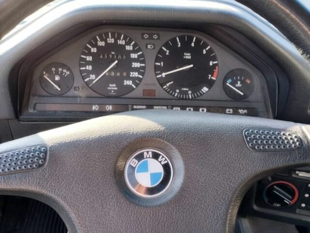 Белый БМВ 3 Серия, объемом двигателя 1.8 л и пробегом 400 тыс. км за 999 $, фото 3 на Automoto.ua