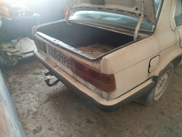 Белый БМВ 3 Серия, объемом двигателя 0 л и пробегом 486 тыс. км за 950 $, фото 9 на Automoto.ua