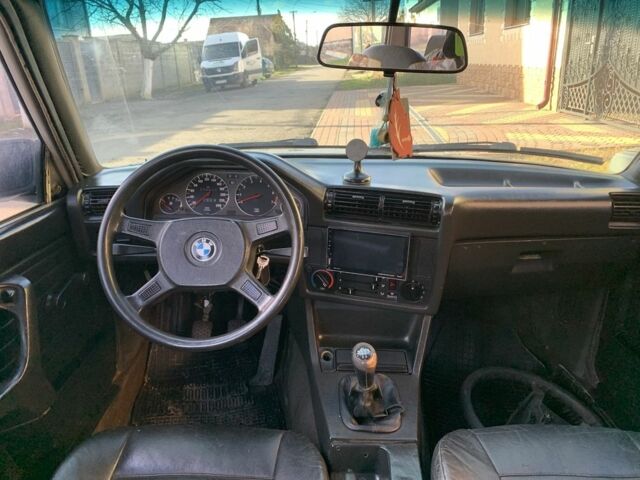 Белый БМВ 3 Серия, объемом двигателя 1.8 л и пробегом 250 тыс. км за 1100 $, фото 6 на Automoto.ua