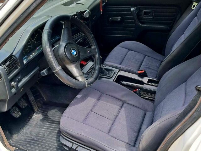 Белый БМВ 3 Серия, объемом двигателя 1.8 л и пробегом 0 тыс. км за 3000 $, фото 7 на Automoto.ua