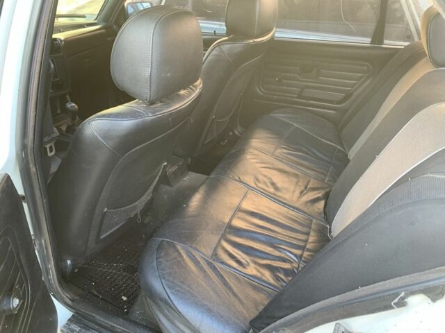 Белый БМВ 3 Серия, объемом двигателя 1.8 л и пробегом 250 тыс. км за 1100 $, фото 5 на Automoto.ua