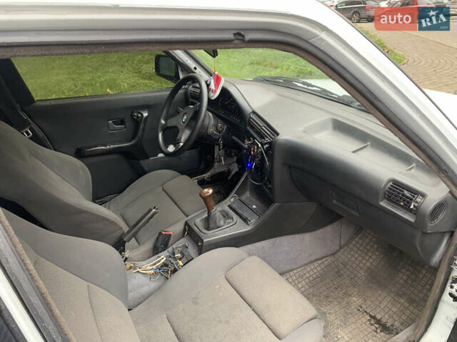 Білий БМВ 3 Серія, об'ємом двигуна 1.8 л та пробігом 300 тис. км за 2000 $, фото 7 на Automoto.ua