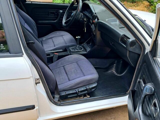 Белый БМВ 3 Серия, объемом двигателя 1.8 л и пробегом 0 тыс. км за 3000 $, фото 4 на Automoto.ua