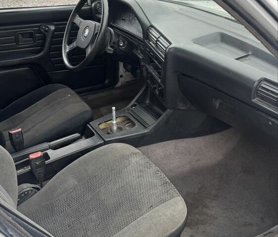 Белый БМВ 3 Серия, объемом двигателя 1.8 л и пробегом 100 тыс. км за 1500 $, фото 9 на Automoto.ua