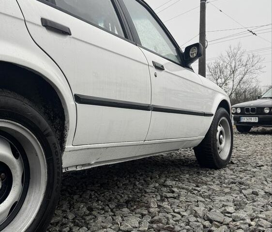 Белый БМВ 3 Серия, объемом двигателя 1.8 л и пробегом 100 тыс. км за 1500 $, фото 6 на Automoto.ua