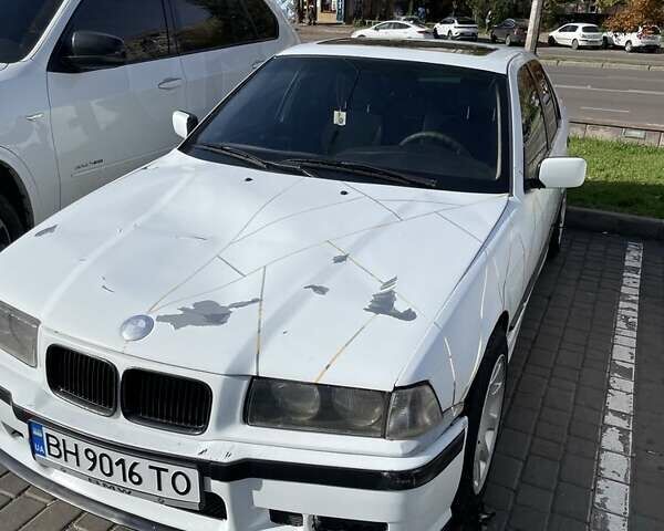 Белый БМВ 3 Серия, объемом двигателя 1.8 л и пробегом 200 тыс. км за 2700 $, фото 7 на Automoto.ua