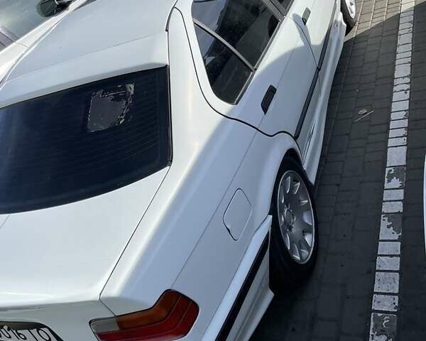 Белый БМВ 3 Серия, объемом двигателя 1.8 л и пробегом 200 тыс. км за 2700 $, фото 3 на Automoto.ua