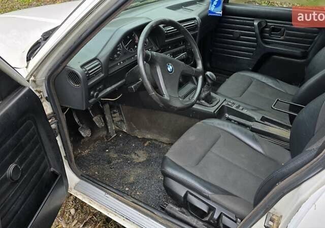 Белый БМВ 3 Серия, объемом двигателя 1.6 л и пробегом 400 тыс. км за 1500 $, фото 4 на Automoto.ua