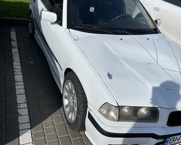 Белый БМВ 3 Серия, объемом двигателя 1.8 л и пробегом 200 тыс. км за 2700 $, фото 1 на Automoto.ua