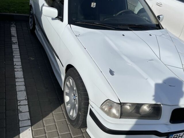 Белый БМВ 3 Серия, объемом двигателя 1.8 л и пробегом 200 тыс. км за 2700 $, фото 2 на Automoto.ua