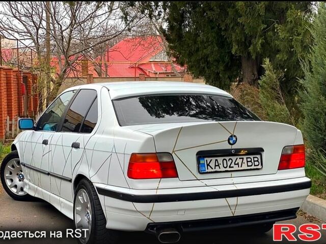 Белый БМВ 3 Серия, объемом двигателя 18 л и пробегом 350 тыс. км за 2580 $, фото 1 на Automoto.ua