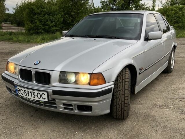 Білий БМВ 3 Серія, об'ємом двигуна 1.8 л та пробігом 280 тис. км за 1950 $, фото 4 на Automoto.ua