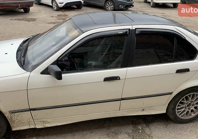 Белый БМВ 3 Серия, объемом двигателя 1.8 л и пробегом 300 тыс. км за 3000 $, фото 5 на Automoto.ua